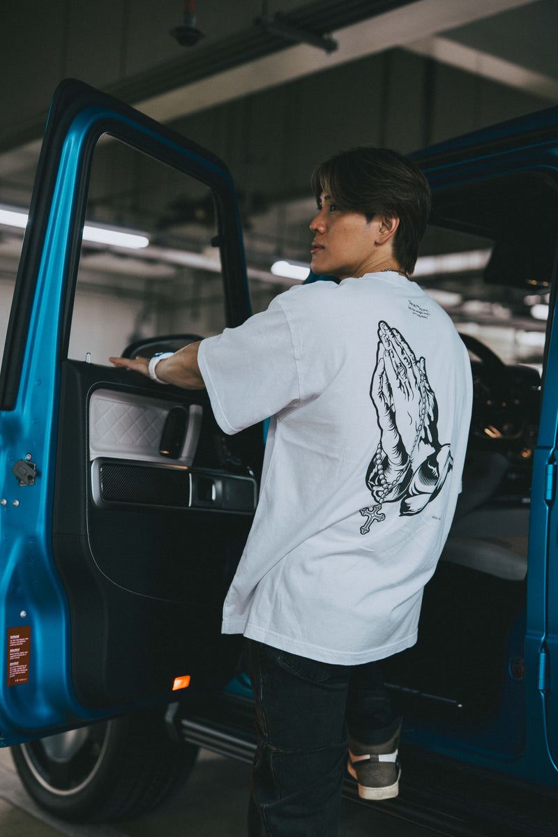 XENO “PRAYING HANDS” OVERSIZED TEE BLEACH WHITE