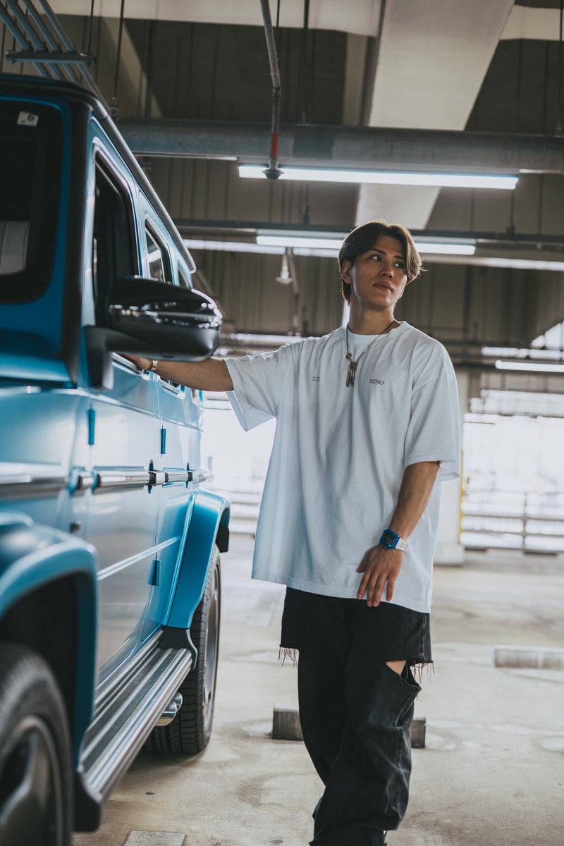 XENO “PRAYING HANDS” OVERSIZED TEE BLEACH WHITE