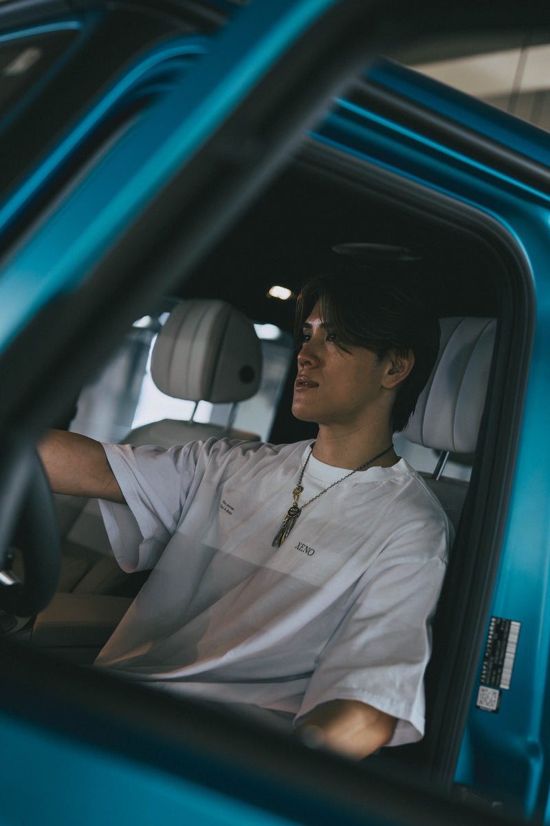 XENO “PRAYING HANDS” OVERSIZED TEE BLEACH WHITE