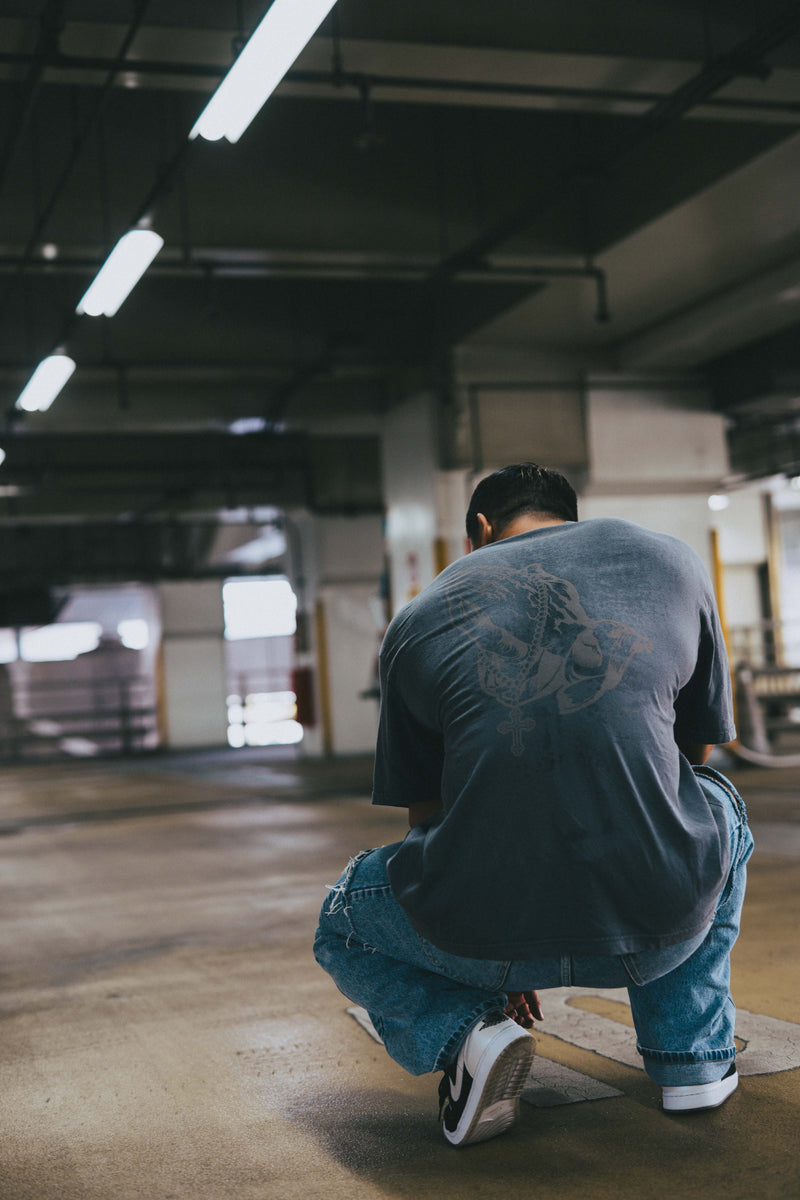 XENO “PRAYING HANDS” OVERSIZED TEE BLEACH BLUE GRAY