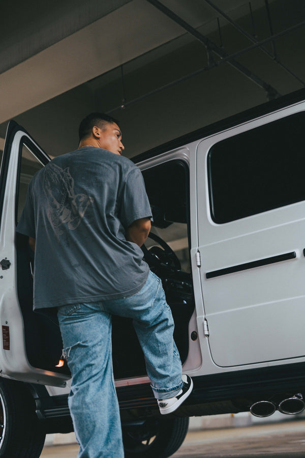 XENO “PRAYING HANDS” OVERSIZED TEE BLEACH BLUE GRAY