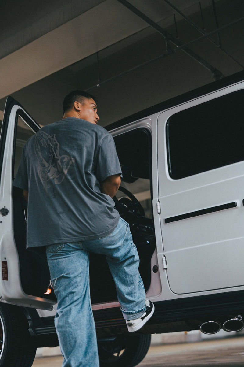 XENO “PRAYING HANDS” OVERSIZED TEE BLEACH BLUE GRAY