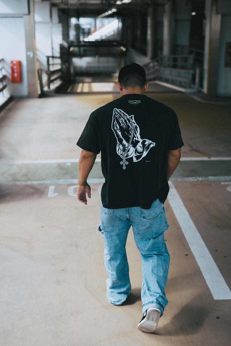 XENO “PRAYING HANDS” OVERSIZED TEE BLEACH BLACK