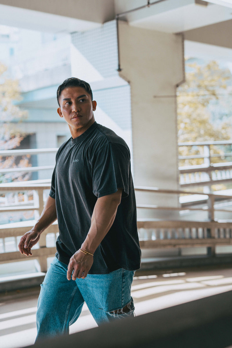 XENO “PRAYING HANDS” OVERSIZED TEE BLEACH BLACK