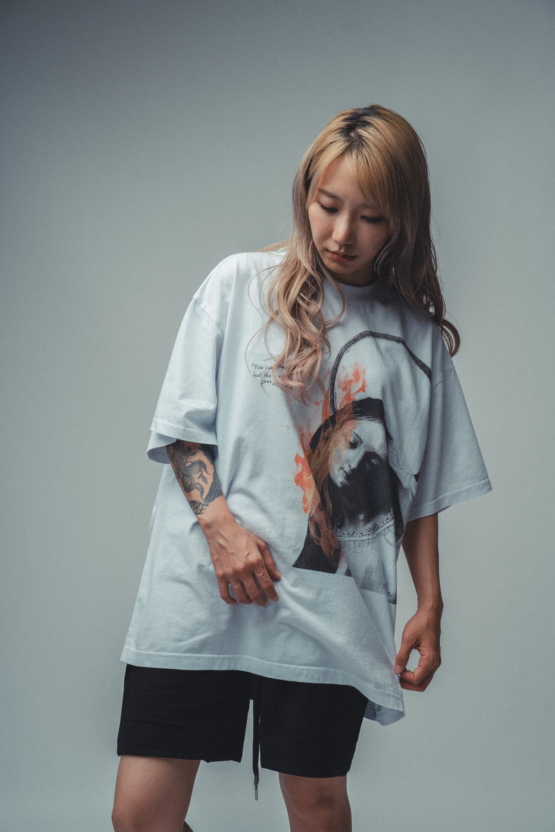 XENO “MARY BURN” OVERSIZED TEE BLEACH WHITE