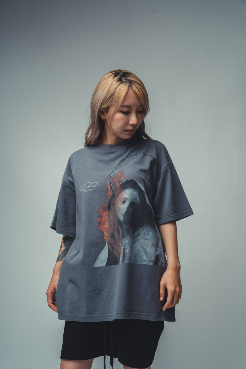 XENO “MARY BURN” OVERSIZED TEE BLEACH BLUE GRAY