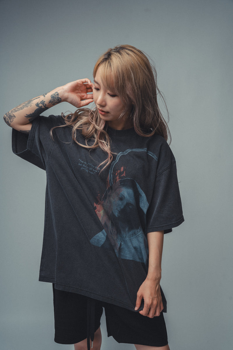 XENO “MARY BURN” OVERSIZED TEE BLEACH BLACK
