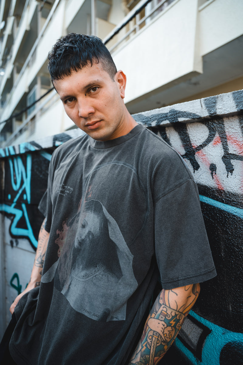 XENO “MARY BURN” OVERSIZED TEE BLEACH BLACK