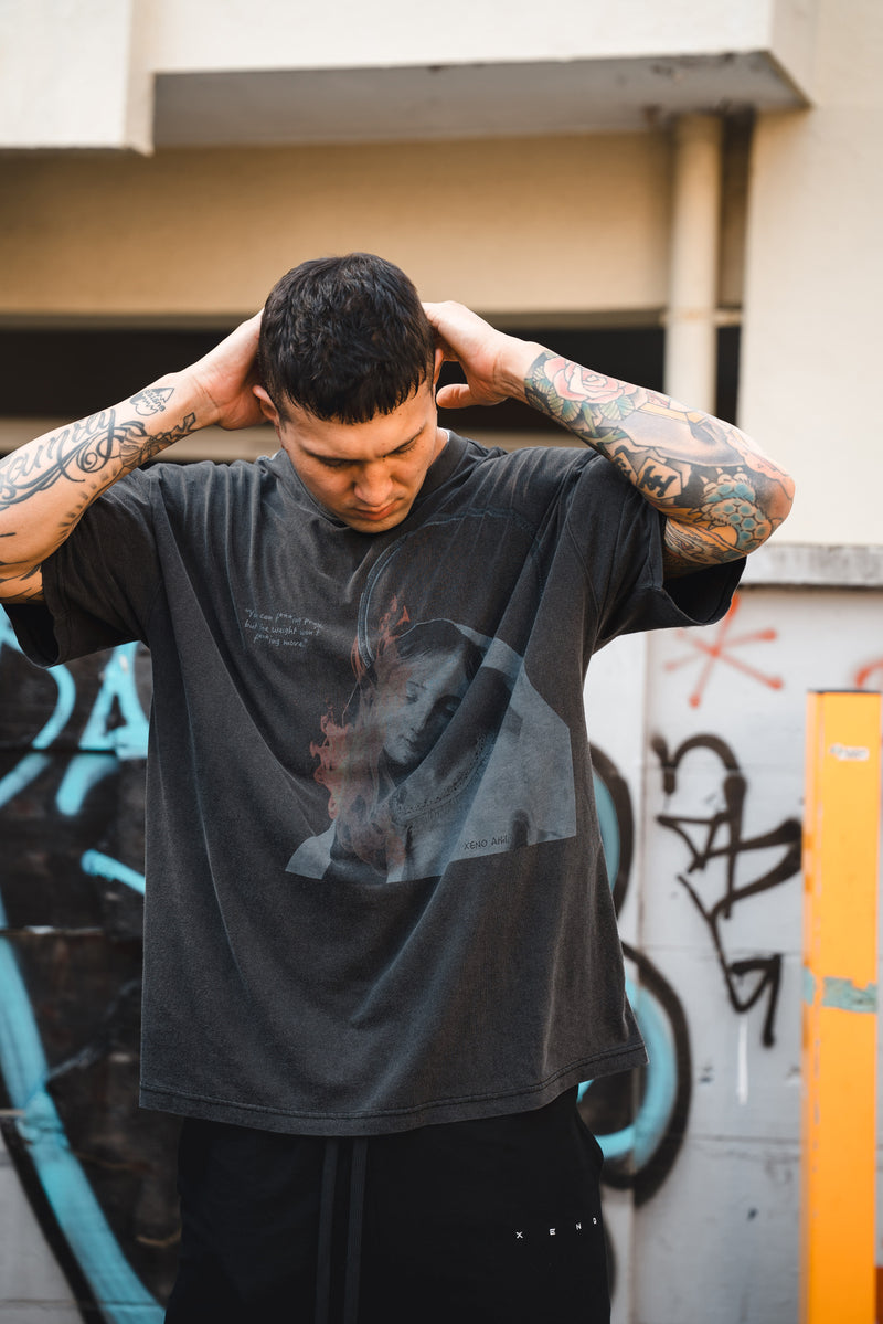 XENO “MARY BURN” OVERSIZED TEE BLEACH BLACK