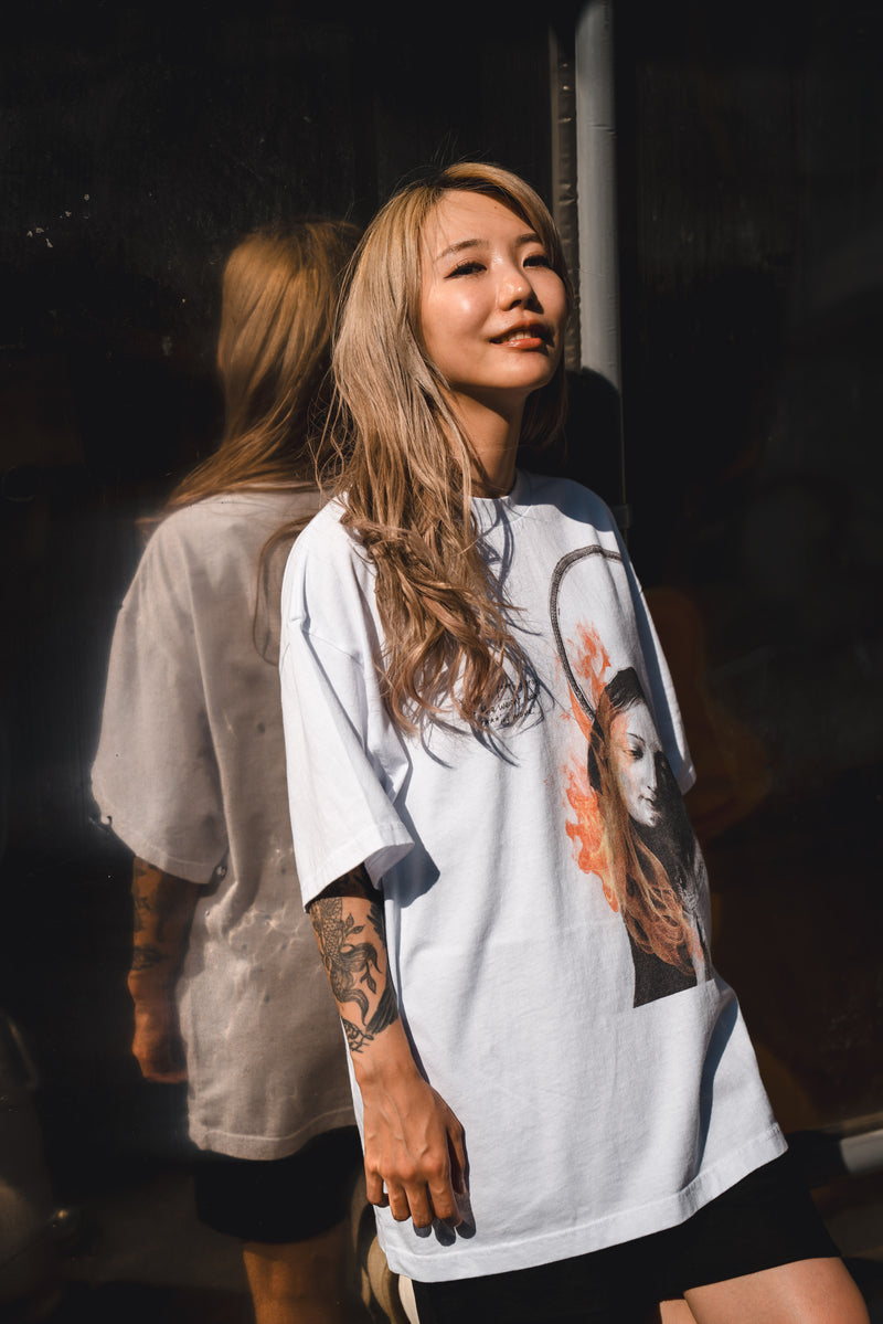 XENO “MARY BURN” OVERSIZED TEE BLEACH WHITE