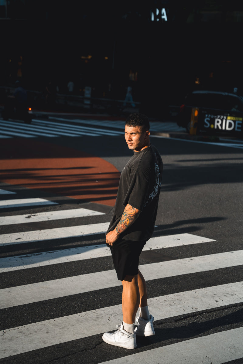 XENO “PRAYING HANDS” OVERSIZED TEE BLEACH BLACK