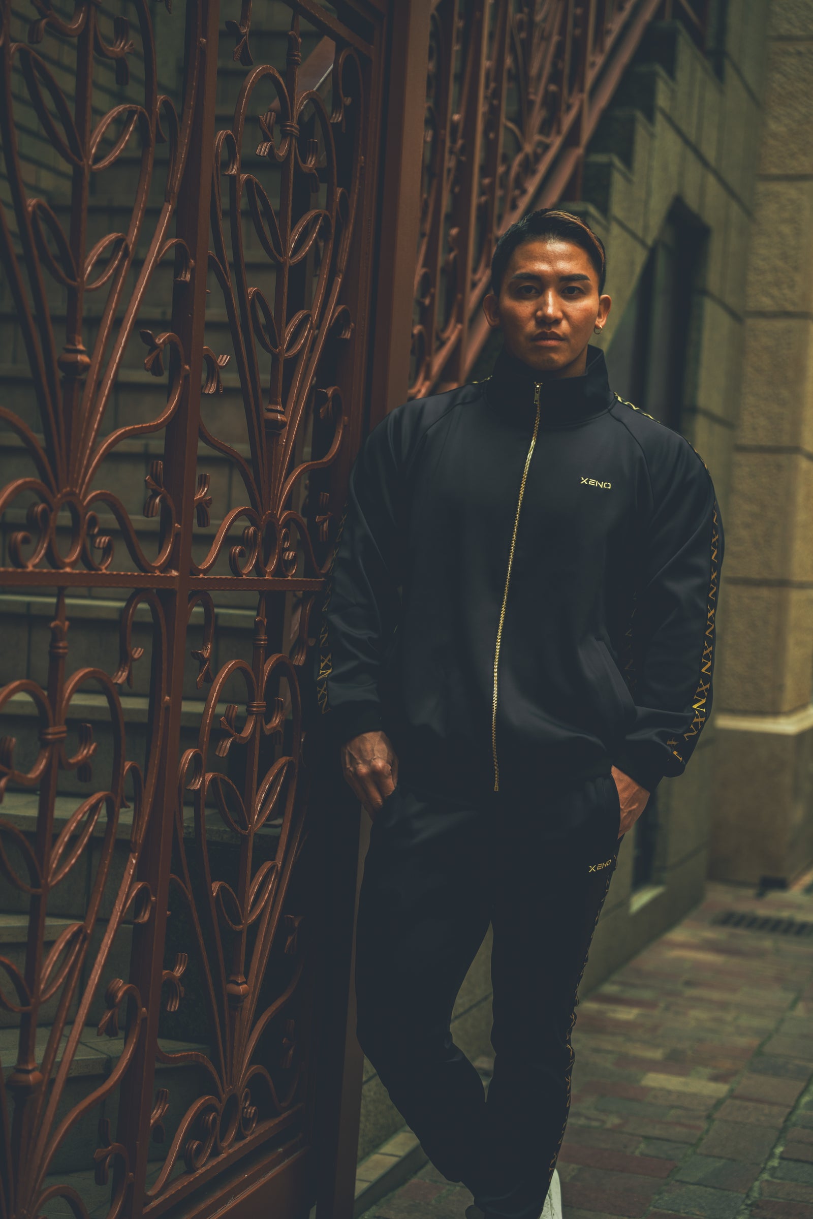 XENO EDGE LINE TRACK PANTS BLACK x GOLD