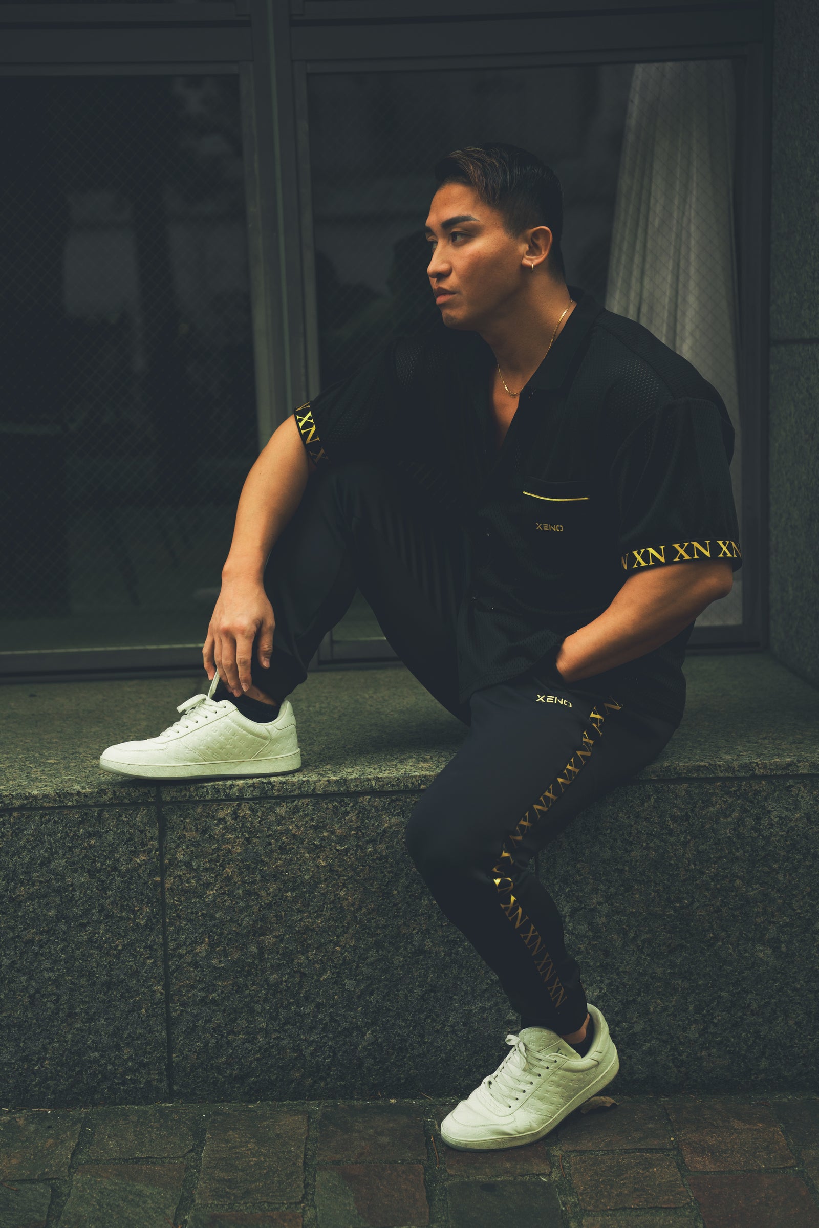 XENO EDGE LINE TRACK PANTS BLACK x GOLD