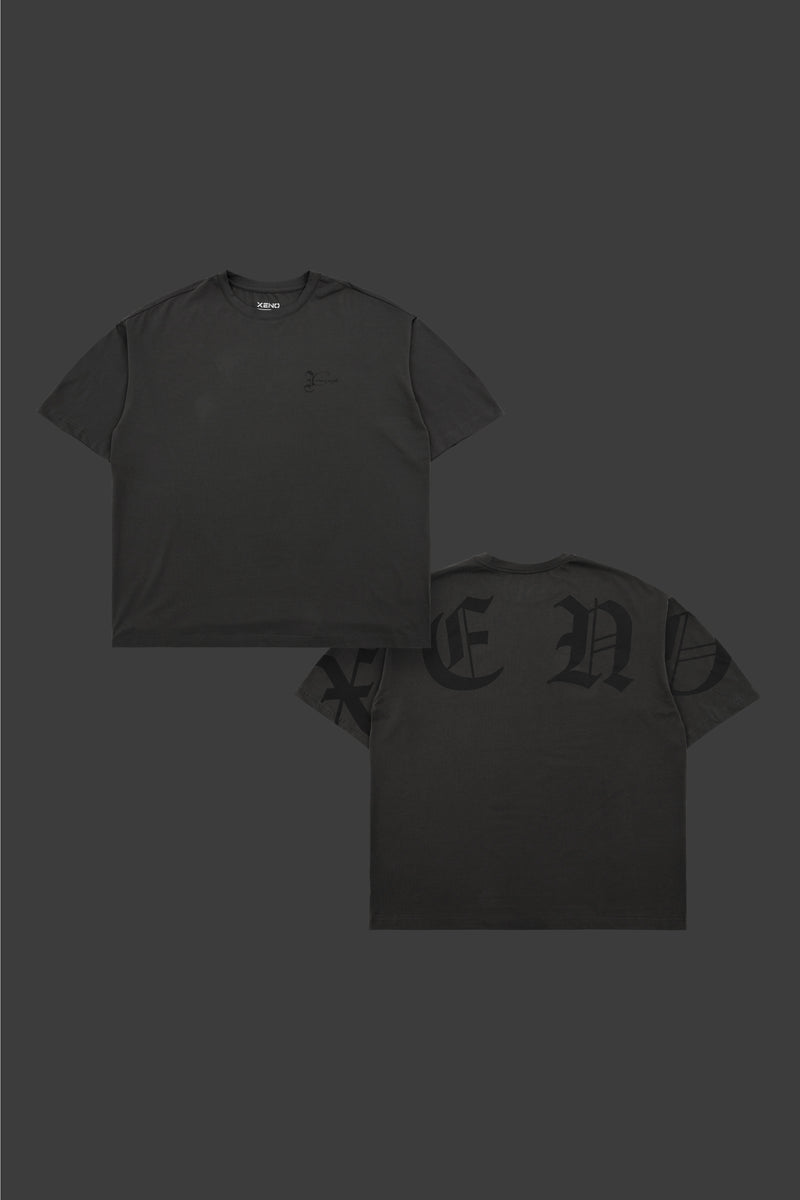 XENO BLACK LETTER T-SHIRT CHARCOAL