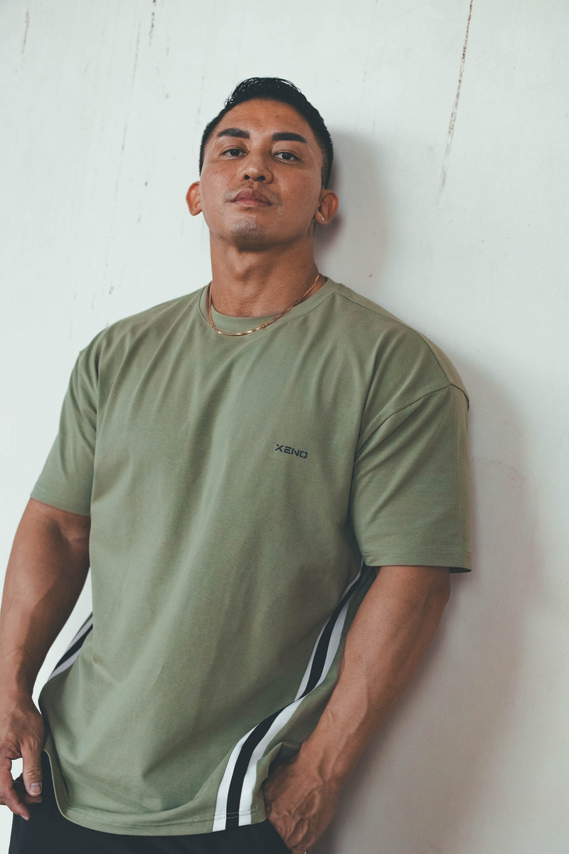 XENO DIAGONAL LINE T-SHIRT GRASSGREEN