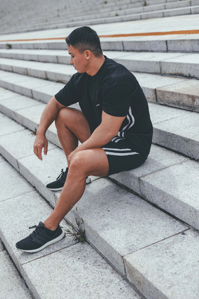 XENO DIAGONAL LINE SHORTS BLACK x WHITE