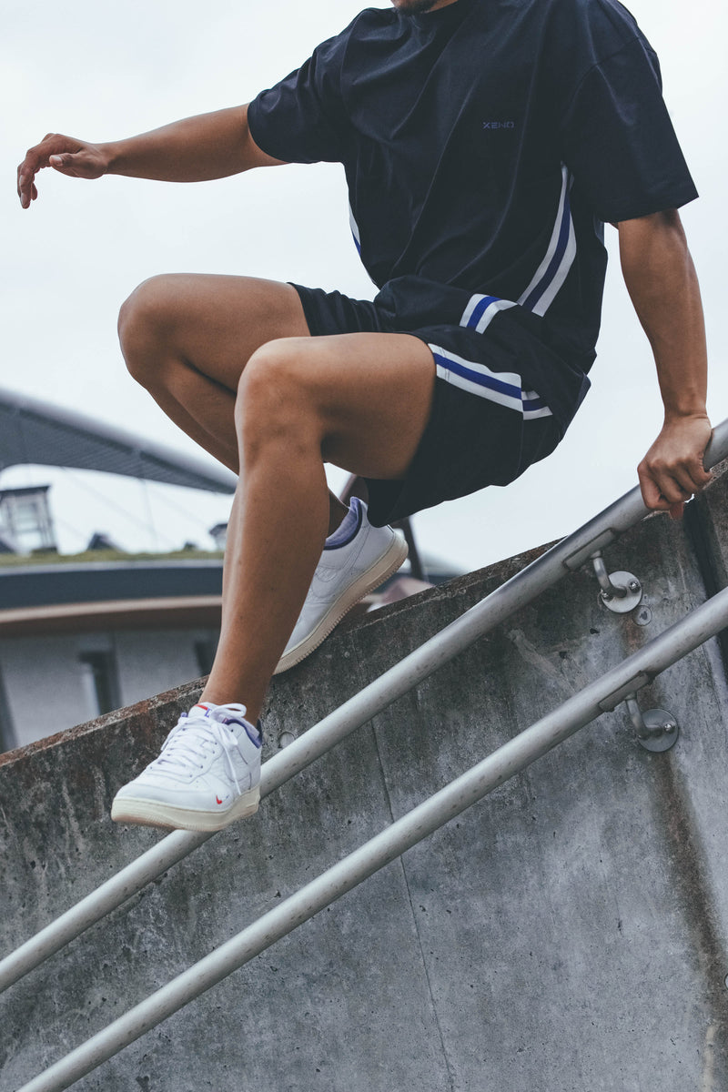 XENO DIAGONAL LINE SHORTS BLACK x BLUE