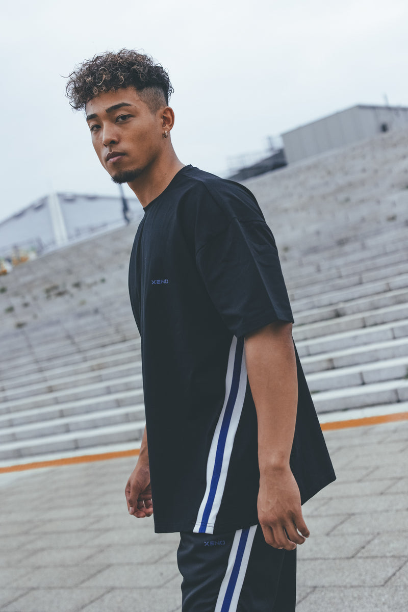 XENO DIAGONAL LINE T-SHIRT BLACK x BLUE