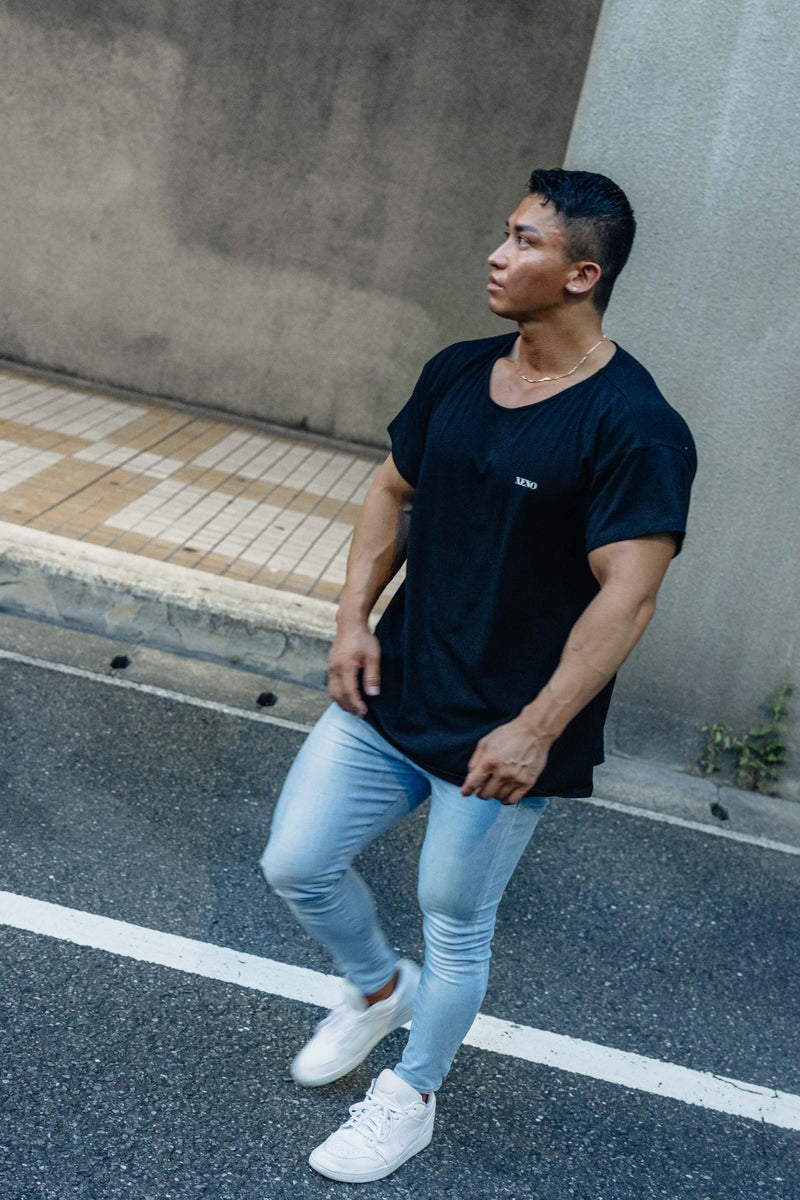 XENO WIDE NECK T-SHIRT BLACK