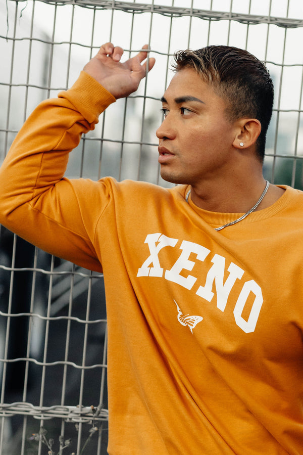 XENO ARCH LOGO CREW SWEAT Mustard